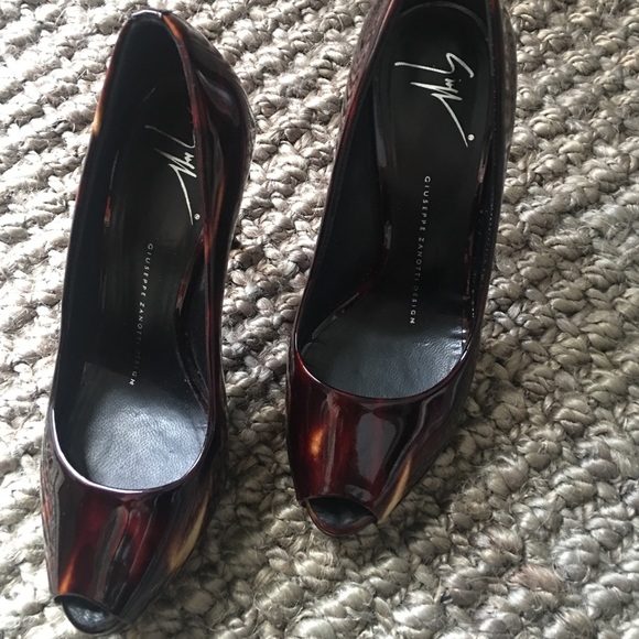 Giuseppe Zanotti Tortoiseshell Peep toe Pump heels - Picture 5 of 8